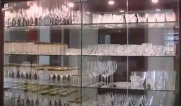 石原良純の自宅のワイングラス棚